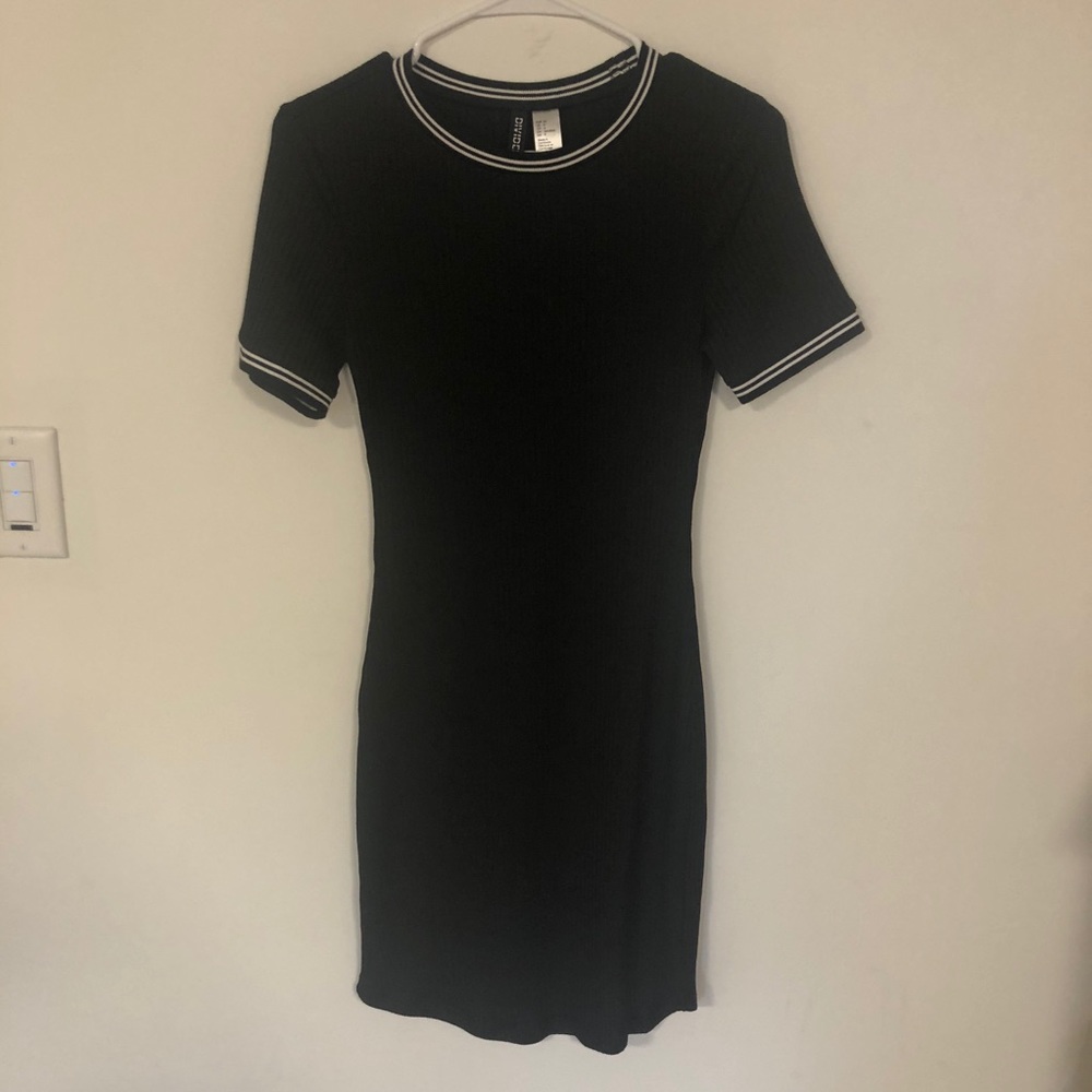 H&M Divided Black T-shirt dress